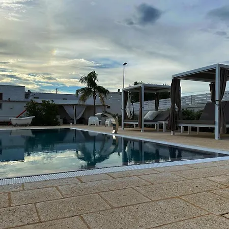 Dimora Tauro 4* ファザーノ