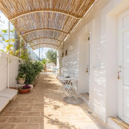 Bed & Breakfast Dimora Tauro 4*