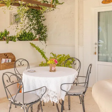 Dimora Tauro Bed & Breakfast 4*